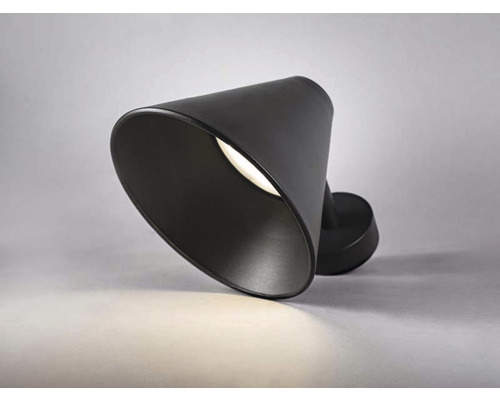 Svart vägglampa med konisk lampskärm