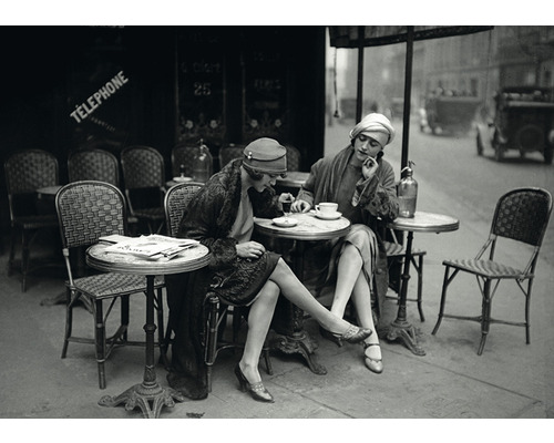 Vykort Young woman outside café