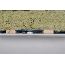 Isoleringsull med träkonstruktion och kablar