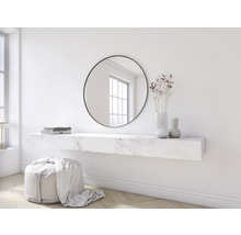 Ljust rum med spegel, konsol med marmorlook och sittpuff