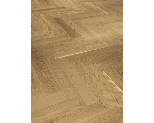 Parkettgolv lagt i fiskbensmönster