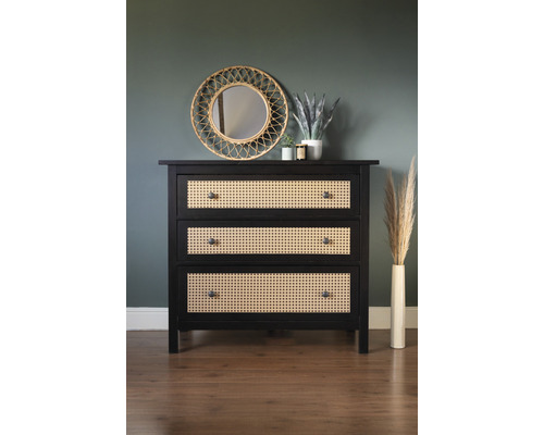 Byrå med tre lådor och spegel i hallen