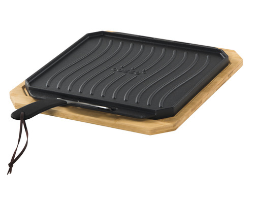 Grillplatta i gjutjärn med underlägg av bambu och grillspade