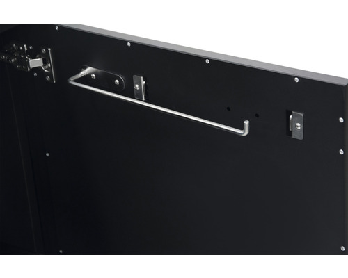 Insida av ett svart skåp med krokar