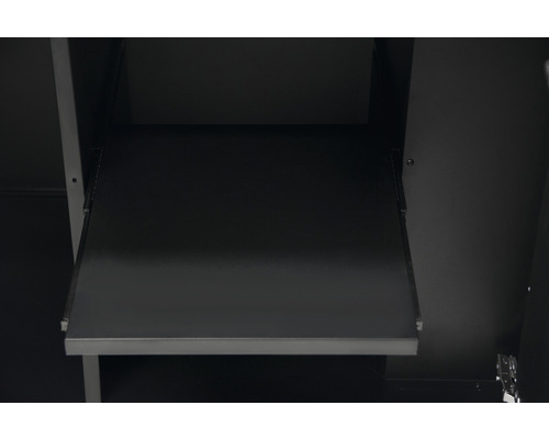 Inredning i ett skåp med en hylla