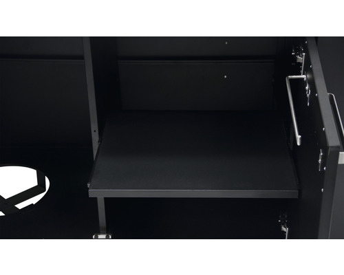 Inre vy av ett grillskåp med förvaringsyta