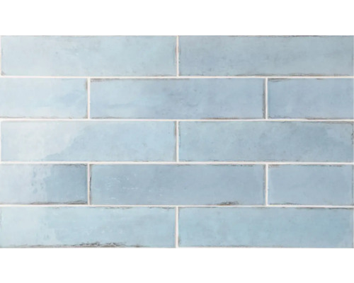 Blå, rektangulära plattor med fogar