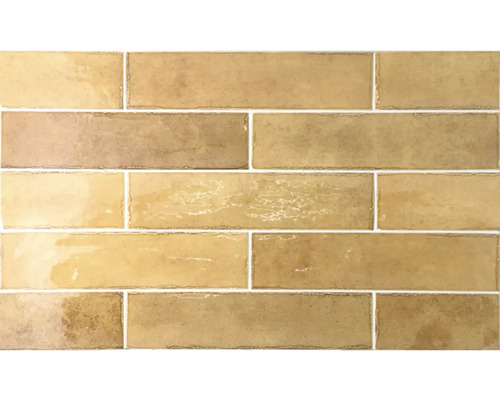 Väggplattor av keramik i tegelstensformat