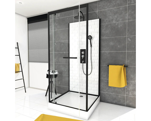 Badrum med duschkabin med svart ram, takdusch och handdusch