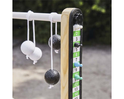 Kubb-spel med resultattavla och kulor