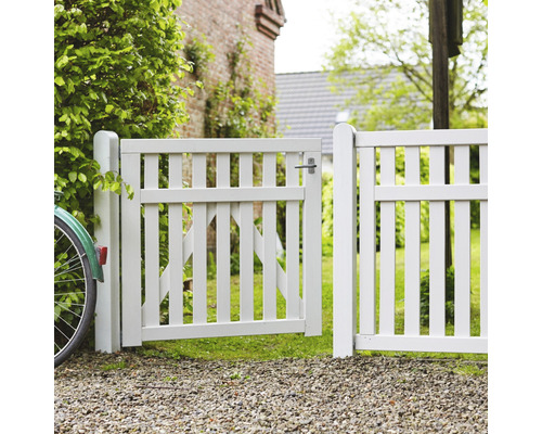 Öppen trädgårdsgrind i trä