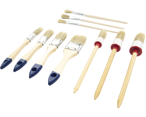 Diverse penslar med trähandtag för målningsarbeten