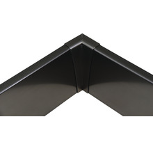Detalj av en metallisk takrännvinkel