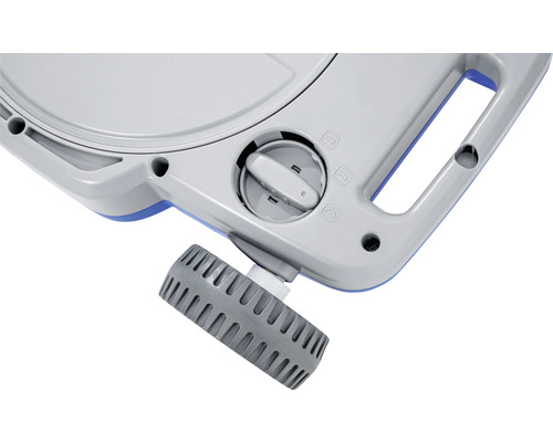 Detaljvy av en poolrengörare med hjul och justeringsknapp