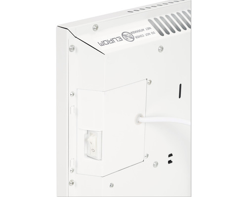 Detaljvy av en värmare med strömbrytare och strömkabel