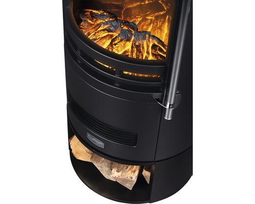 Detaljvy av en elektrisk kamin med vedträn och flameffekt