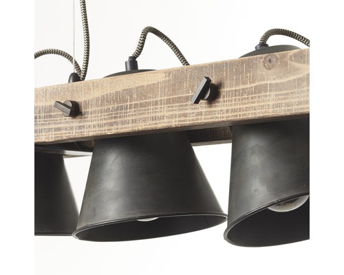 Pendellampa med tre lampskärmar och träbjälke