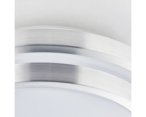 Detaljbild av en taklampa i aluminium