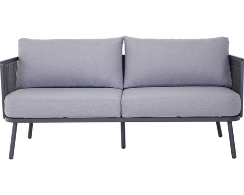 Grå trädgårdsfåtölj för två personer med två kuddar.