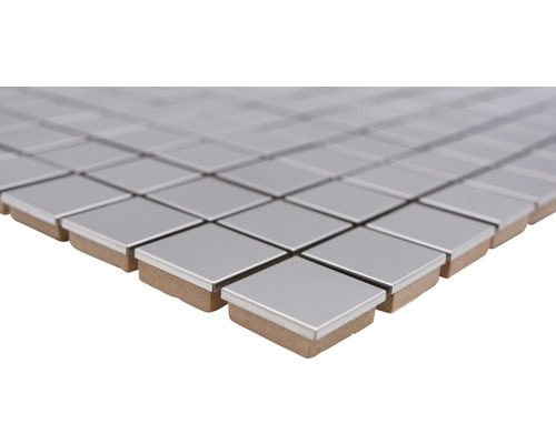 Fyrkantiga mosaikplattor av metall