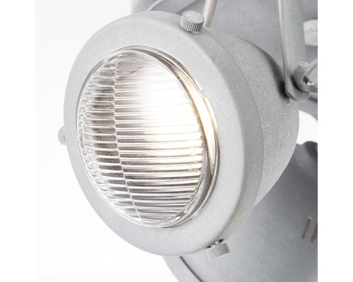 Närbild av en silverfärgad spotlight.