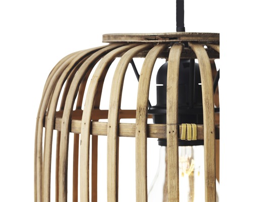 Taklampa med lampskärm av bambu