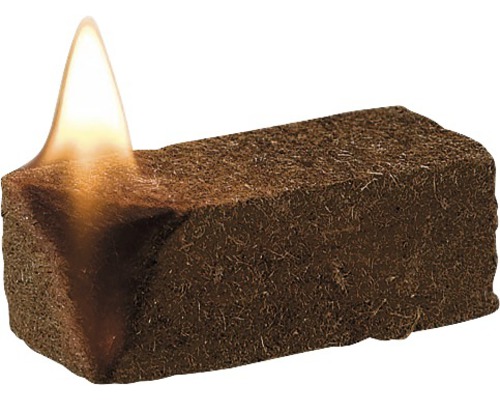 En tänd grillstarter gjord av naturfiber som brinner.