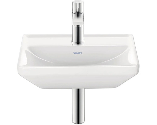 Vitt Duravit handfat med kromad blandare och avloppsrör