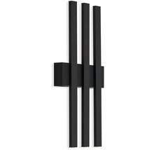 Modern vägglampa med vertikala stavar