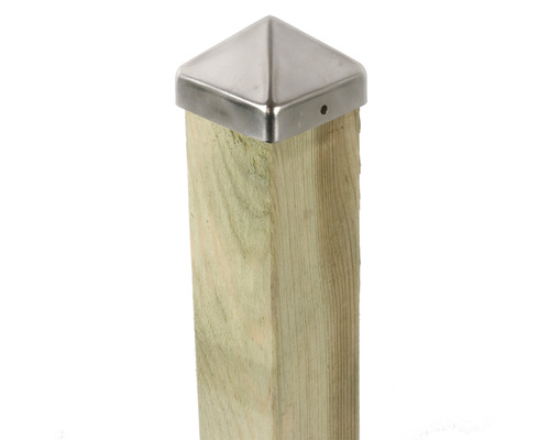 Metallstolpskydd på en trästolpe