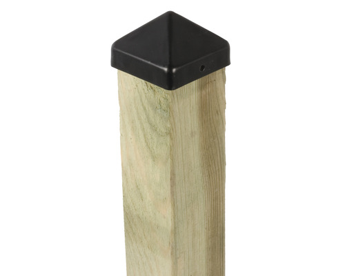 Stolpe med svart stolpskydd