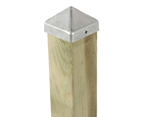 Trästolpe med fyrkantig metallkåpa