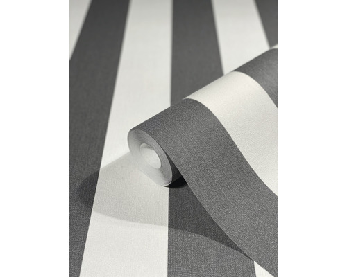 Tapetrulle med randigt mönster