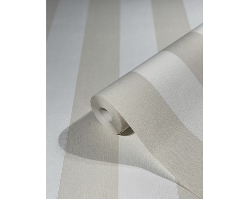 Tapetrulle med randigt mönster