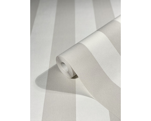 Tapetrulle med randigt mönster