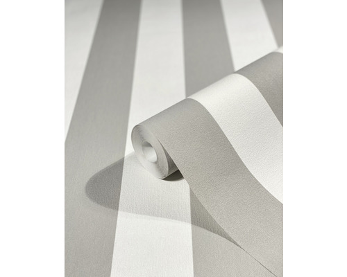 Tapetrulle med randigt mönster