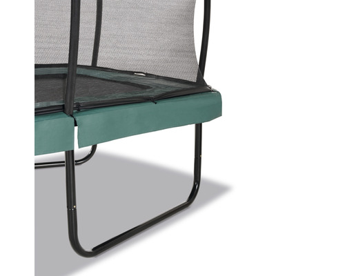 Trampolin med säkerhetsnät och ramvaddering