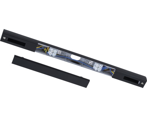 Svart strömskena med öppet hölje för visning av ledningar