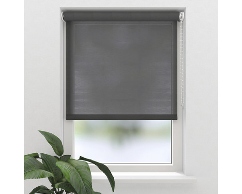 Fönster med grå rullgardin