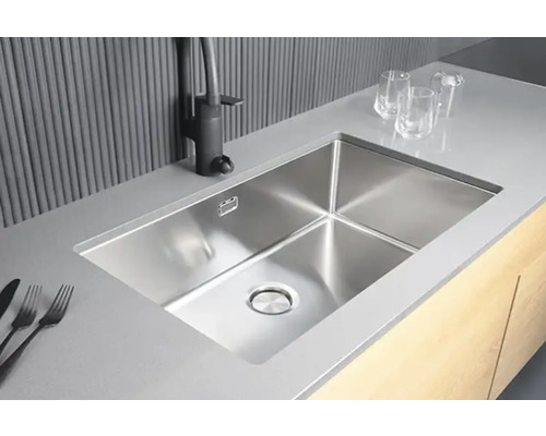 Diskho i rostfritt stål i en modern köksarrangemang