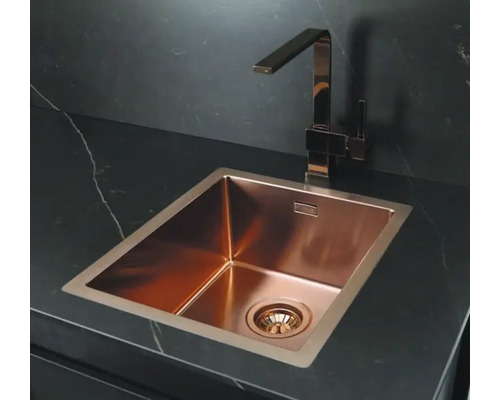 Diskho i rostfritt stål med blandare på mörk bänkskiva