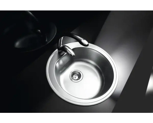 Rund diskho i rostfritt stål med vattenkran