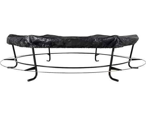 Svart skyddsplast över en studsmatta