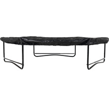 Svart trampolinskydd på en studsmatta