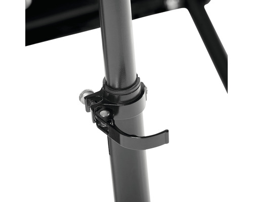 Närbild av en klämlås för höjdjustering av ett stativ