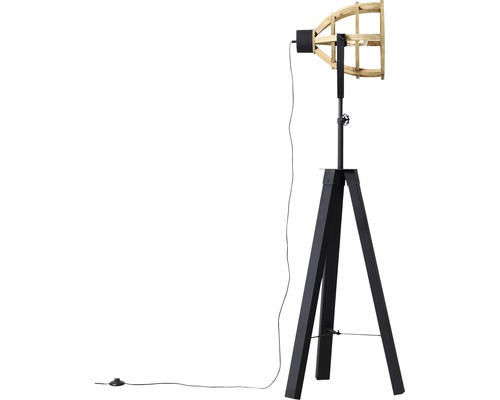 Golvlampa med träskärm och svart stativ