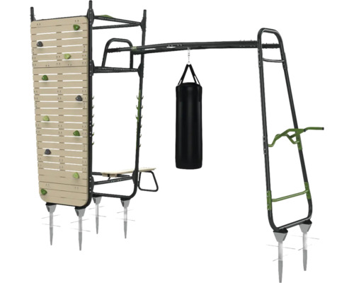 Träningsredskap med klättervägg, dragstång och boxningssäck