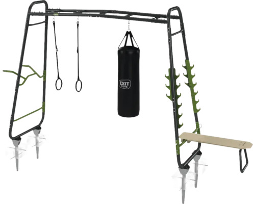 Utomhus träningsredskap med chinsstång, boxningssäck, gymnastikringar och hantelbänk
