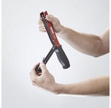 Novus J-022 handtacker i användning