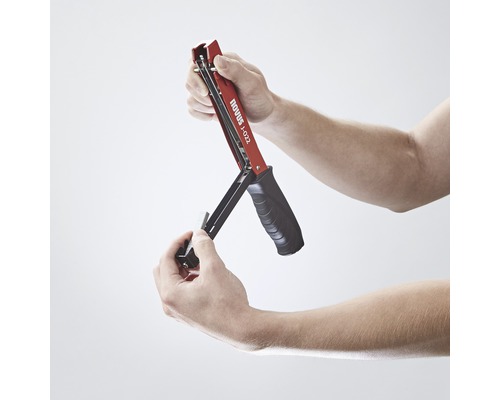 Novus J-022 handtacker i användning